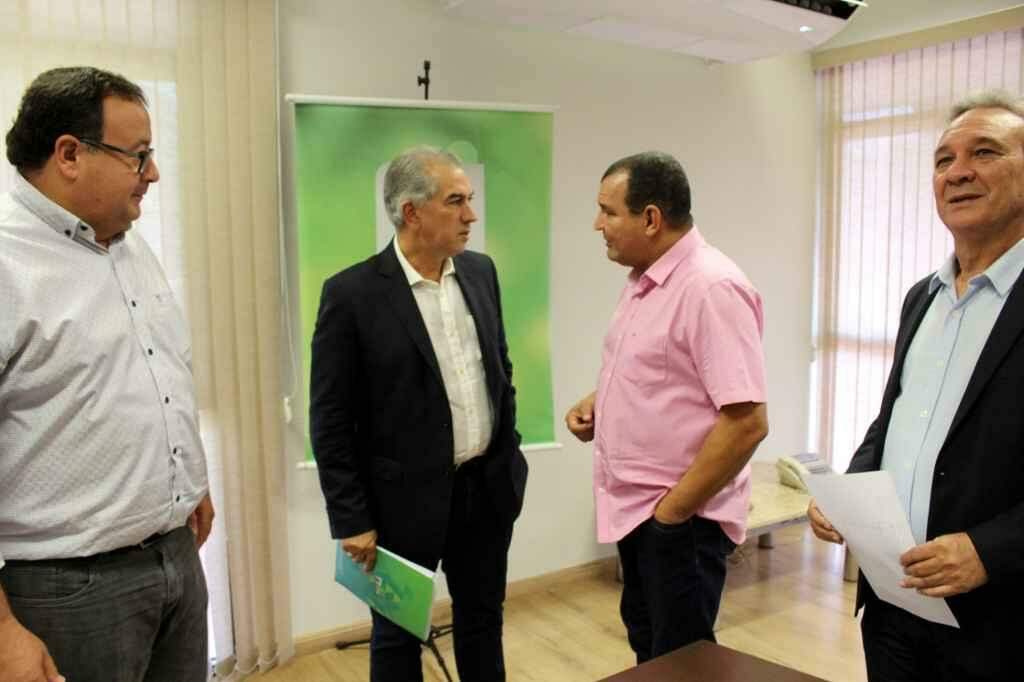 Reinaldo Azambuja e Vanderlei Bispo em reunião do Conisul realizada em abril de 2019