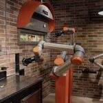 Pizzaria em Paris inaugura restaurante com os primeiros robôs pizzaiolos do mundo