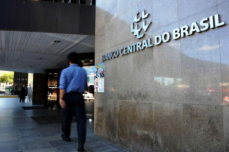Banco Central anuncia nova intervenção no mercado após alta do dólar