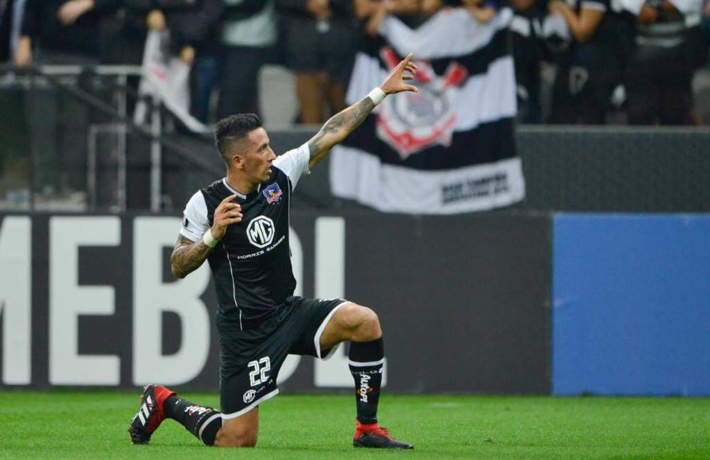 Corinthians vence o Colo-Colo em Itaquera, mas é eliminado da Libertadores