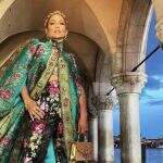 JLo chamou atenção no desfile Dolce & Gabbana em seu número floral