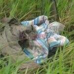 Recém-nascida é encontrada morta enrolada em cobertores no matagal