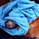 Bebê encontrado em sacola plástica morre após 5 dias internado em hospital