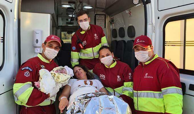 Mulher entra em trabalho de parto na BR-163 e tem bebê em ambulância de resgate