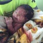 Bebê nasce após mãe ter barriga cortada em grave acidente de caminhão
