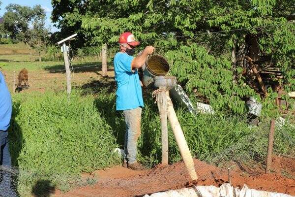 Casal de produtores inauguram o primeiro biodigestor artesanal em assentamento de Três Lagoas