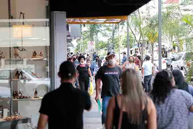 Com expectativas em vendas, 85% dos comerciantes de Campo Grande aderem ao Black Friday