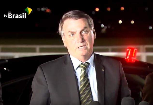 ‘Brasil é diferente’: Bolsonaro evita comentar decisão de Trump por isolamento nos EUA