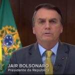 Em dia com recorde de mortes, Bolsonaro muda discurso na TV e diz que 2021 será ano da vacinação contra covid