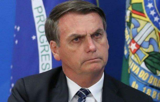 Não é dinheiro tirado do cofre, é endividamento, diz Bolsonaro sobre auxílio