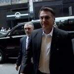 Com protesto na porta, Bolsonaro entra pelos fundos de hotel em Nova York