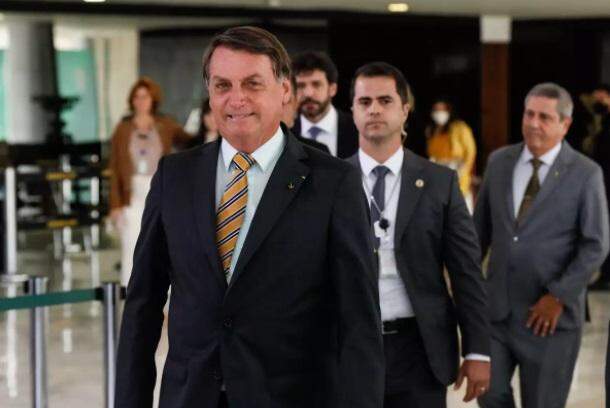 Bolsonaro: ‘alguns populistas’ querem uma vacina obrigatória a toque de caixa