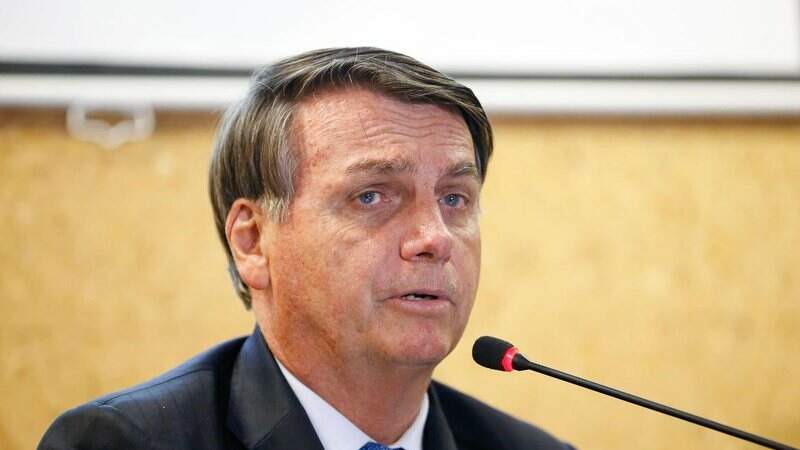 Bolsonaro anuncia veto de R$ 200 milhões para vacina brasileira
