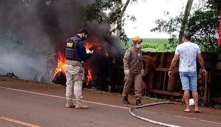 Bombeiro atropelado enquanto atendia incêndio em caminhão de porcos está consciente