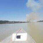VÍDEO: Bombeiros combatem incêndios em vegetação às margens do Rio Paraguai