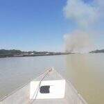 VÍDEO: Bombeiros combatem incêndios em vegetação às margens do Rio Paraguai