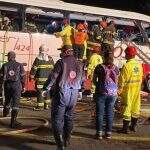Acidente entre ônibus e caminhão deixa sete mortos e 17 feridos em SP