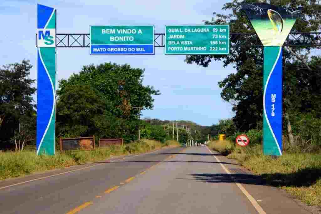 Umas das vias de acesso ao município de Bonito