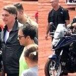 Bolsonaro faz passeio de moto sem máscara em Brasília e cumprimenta apoiadores