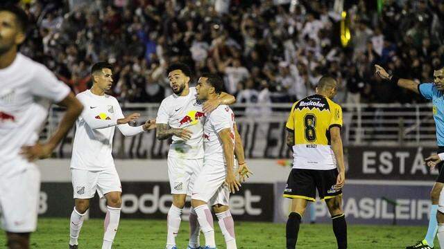 Gol Bragantino campeão da Série B (Foto: Fábio Moraes/Futura Press)