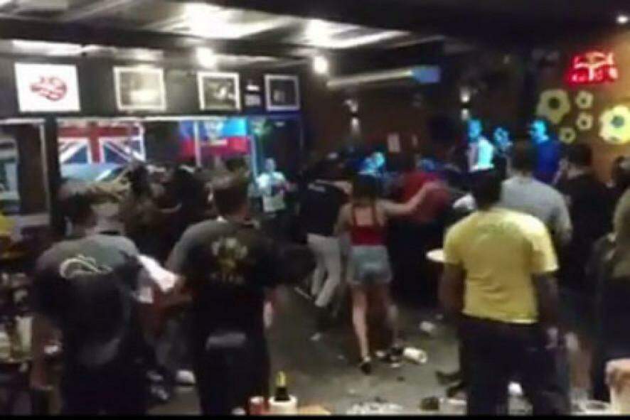 Homem tenta separar briga em bar e acaba agredido por outros dois