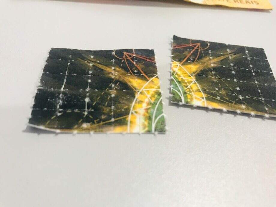 Dupla é presa com envelopes de LSD, maconha e cocaína