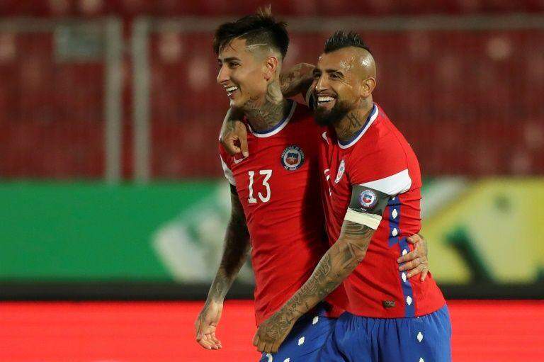 Vidal faz 2 gols, Chile vence Peru e sobe na classificação das Eliminatórias