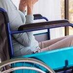De bengala a cadeira de rodas: prefeitura cria ‘banco ortopédico’ para emprestar materiais