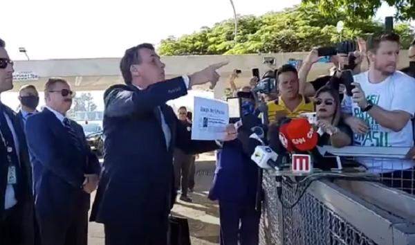 Vídeo: ‘Cala a Boca!’, grita Bolsonaro ao ser questionado por jornalista sobre mudança na PF