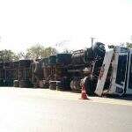 Caminhoneiro perde controle, tomba carreta e morre na BR-158