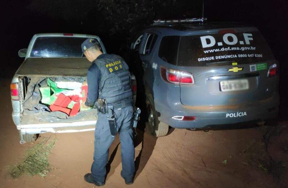 Traficantes abandonam caminhonete com mais de 300 quilos de maconha em cidade de MS