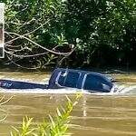 Camionete de homem achado morto em rio é encontrada submersa