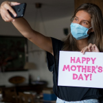 Dia das mães e quarentena: 5 dicas para homenagear e emocionar sua mãe à distância