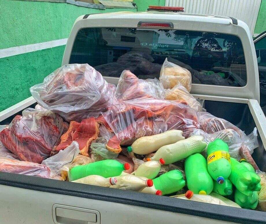 Clandestinos: comerciantes que vendiam carne de animais furtados são alvos de operação