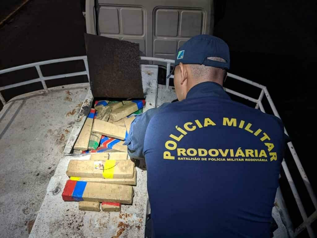 Policiais encontraram droga escondida no tanque. Foto: Divulgação