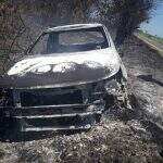 Carro é abandonado em chamas e incêndio atinge até caminhão na MS-359