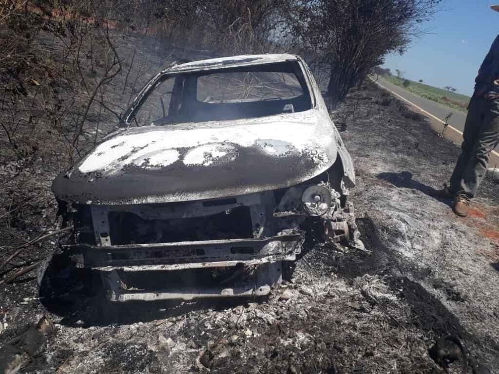 A picape ficou totalmente destruída (Foto: Da Hora Bataguassu)