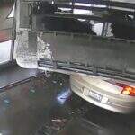 VÍDEO: Carro é esmagado por lava-rápido por não seguir as instruções