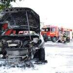VÍDEO: carro fica destruído após pegar fogo em Campo Grande