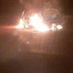 Carro roubado é incendiado na região do Coophavila