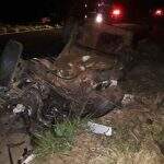 Motorista morre após atropelar animal, carro rodar na pista e colidir em caminhão