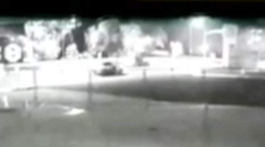 VÍDEO mostra momento em que influencer cai do carro do namorado em Campo Grande