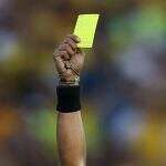 Medico da Fifa defende o uso do cartão amarelo para jogador que cuspir em campo