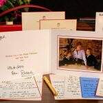 Cartas raras de Princesa Diana serão leiloadas a partir de R$ 205 mil