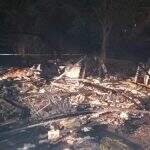 Mulher procura polícia após ser acusada de incendiar e destruir a casa do ex