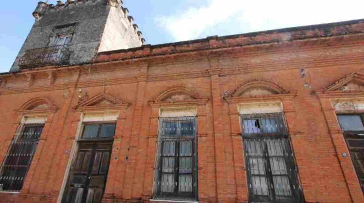 Prédio centenário "Castelinho" integra o centro histórico de Porto Murtinho