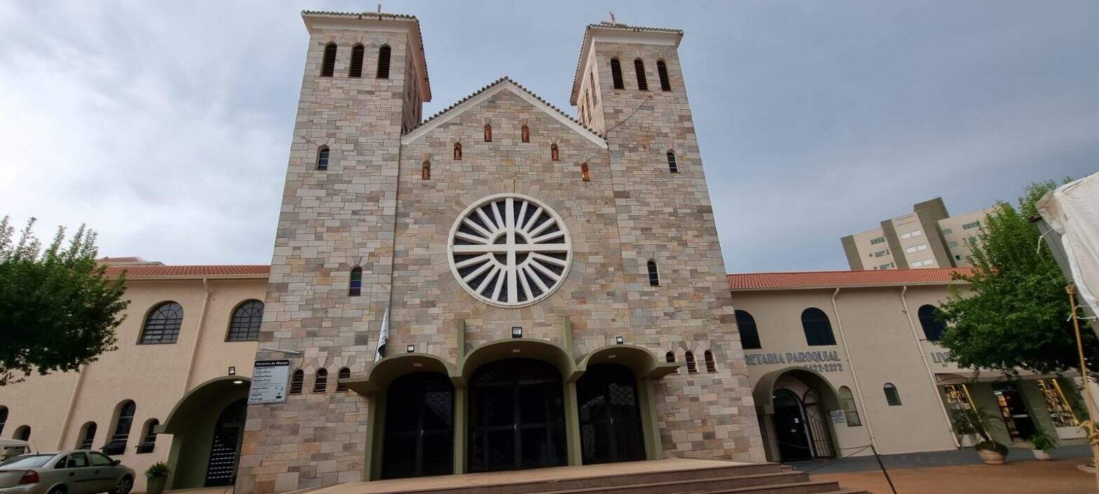 Missas na Catedral Imaculada Conceição marcam transferência de restos mortais