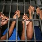 Policiais encontram buraco em cela de delegacia e impedem fuga de presos em MS
