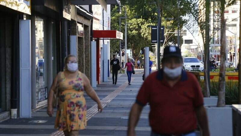 Fique atento: usar máscaras ainda é fundamental para evitar a contaminação.