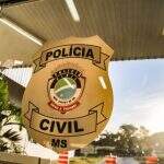 Bêbado, motorista provoca acidente e carro destrói portão de casa em Campo Grande